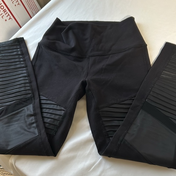 Alo Yoga moto leggings black size XS - Picture 7 of 9
